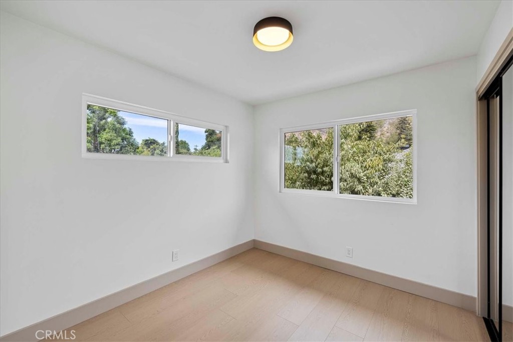 245 W Laurel