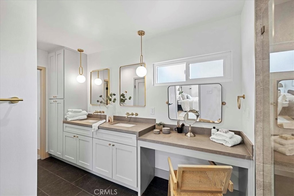 245 W Laurel