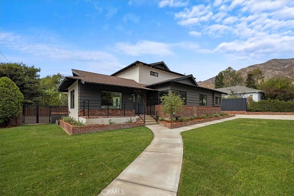 245 W Laurel