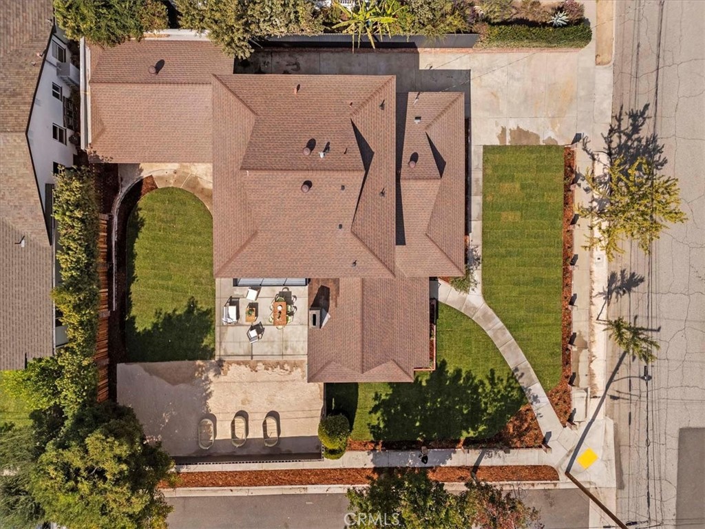 245 W Laurel