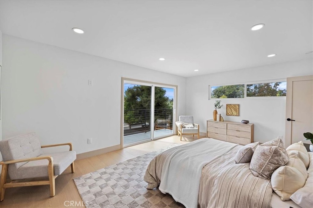 245 W Laurel