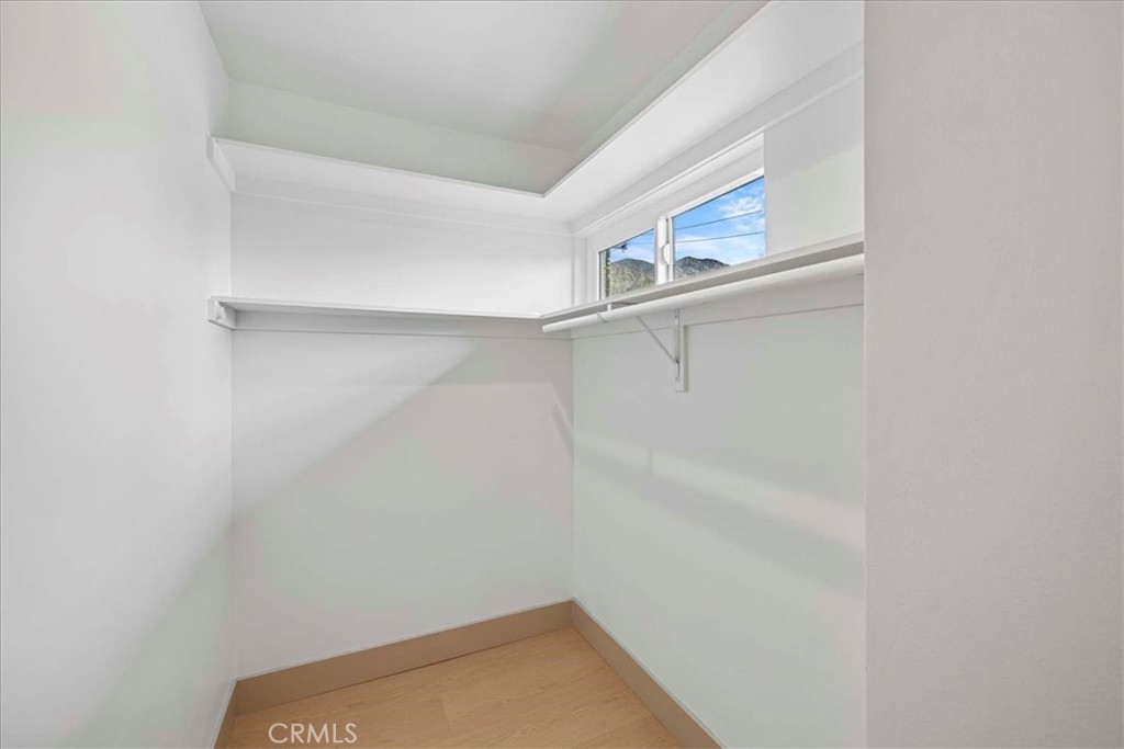 245 W Laurel