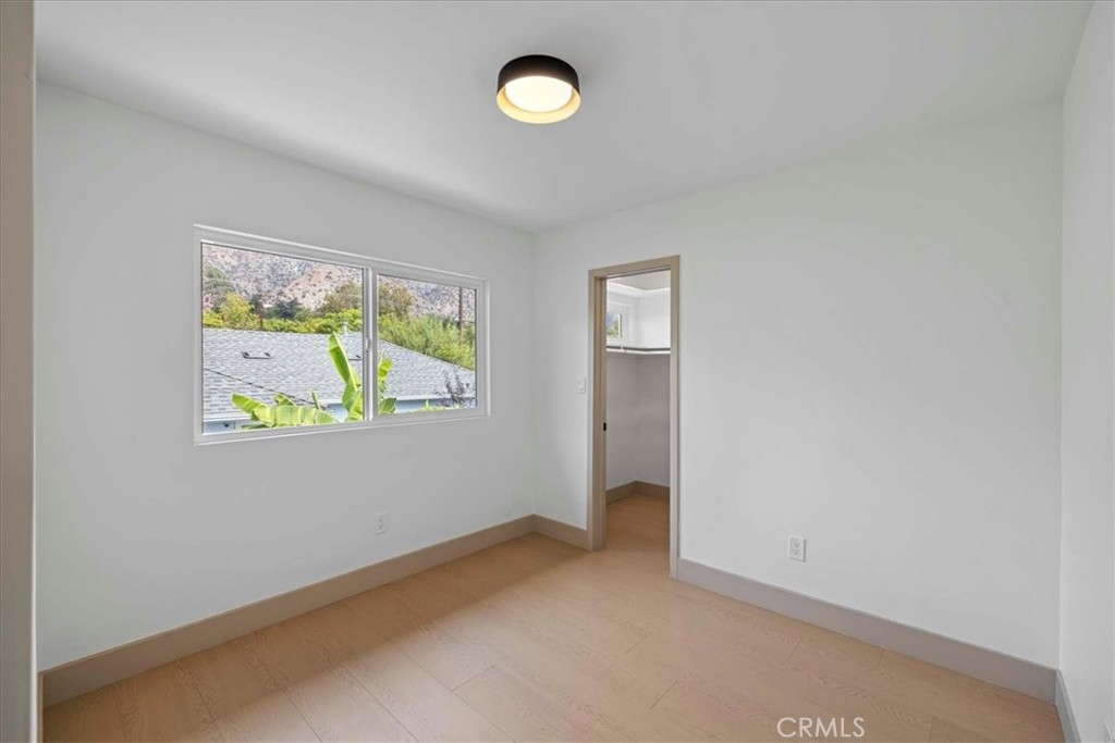 245 W Laurel
