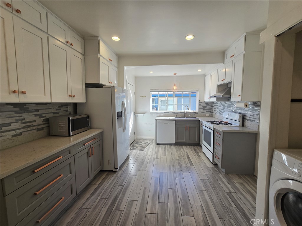 396 N Mentor Avenue 396