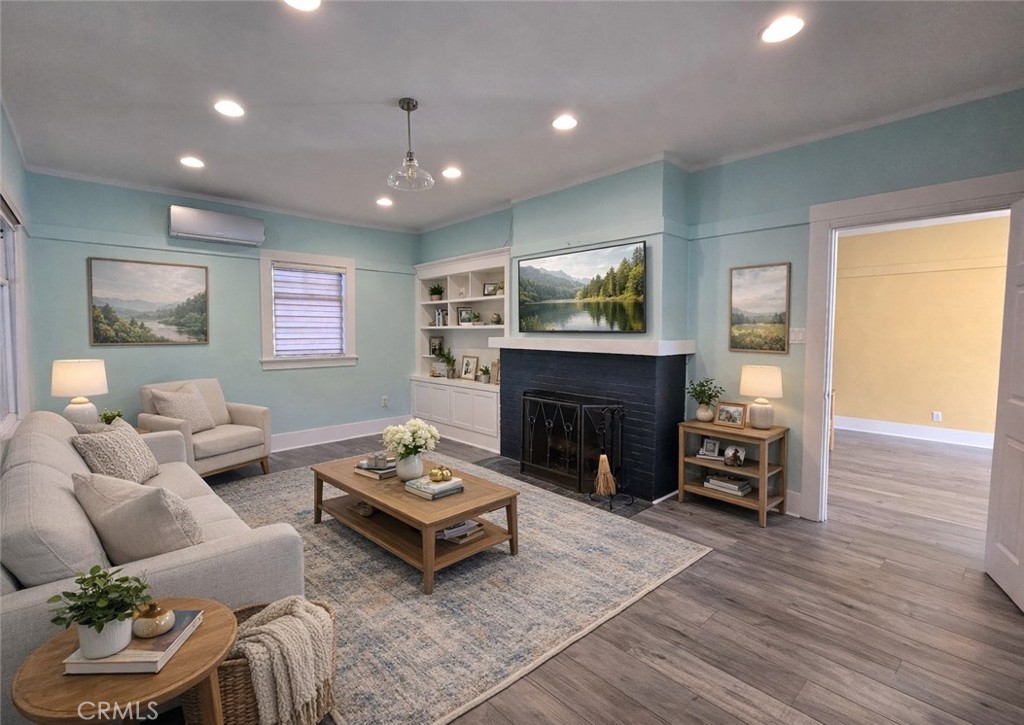 396 N Mentor Avenue 396