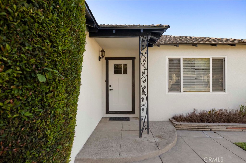 720 E Foothill