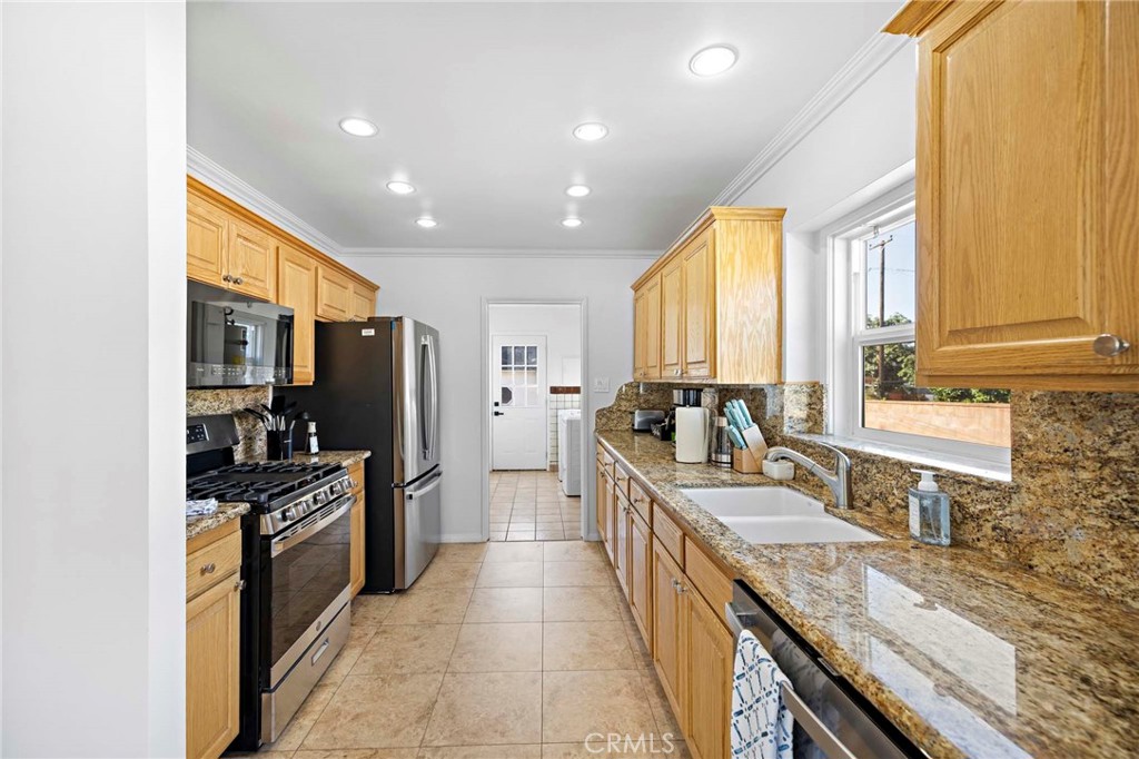 720 E Foothill
