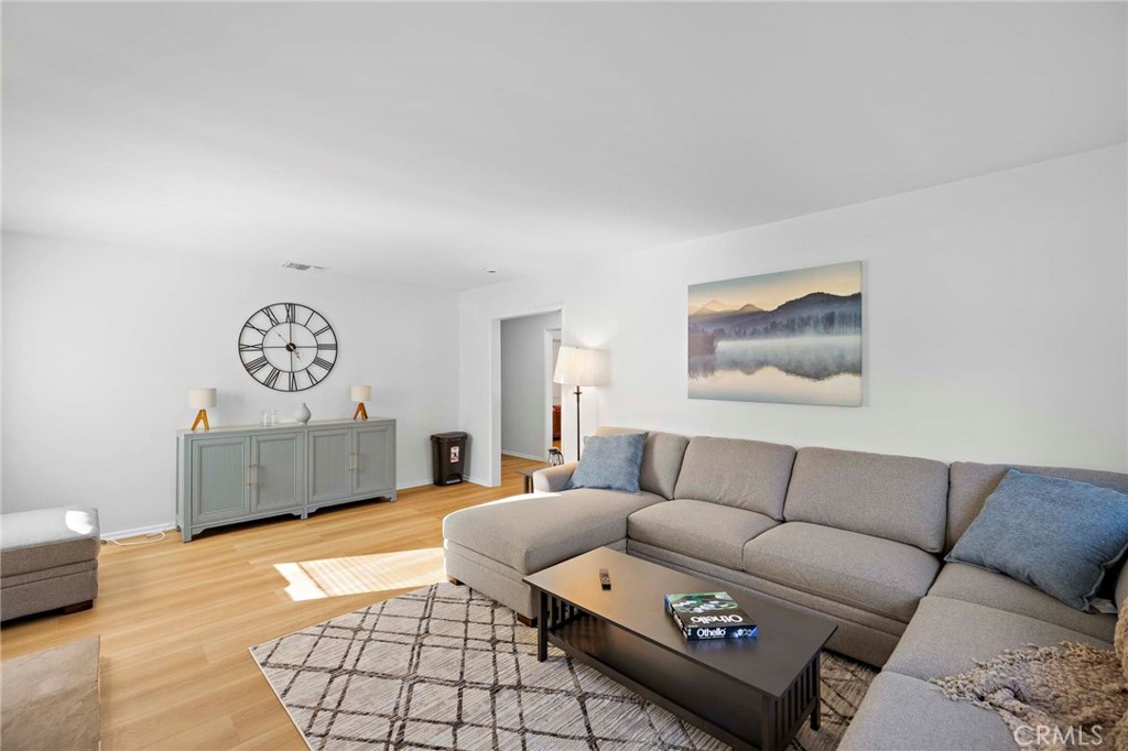 720 E Foothill