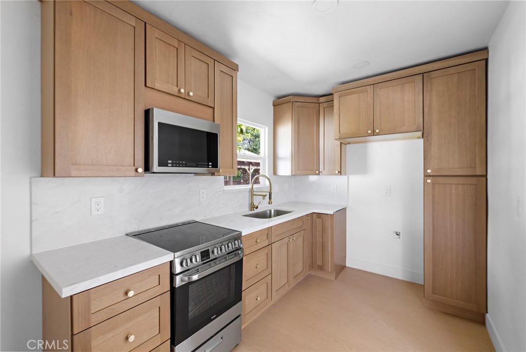 720 E Foothill