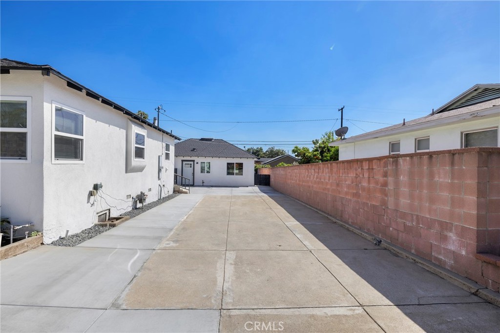 720 E Foothill