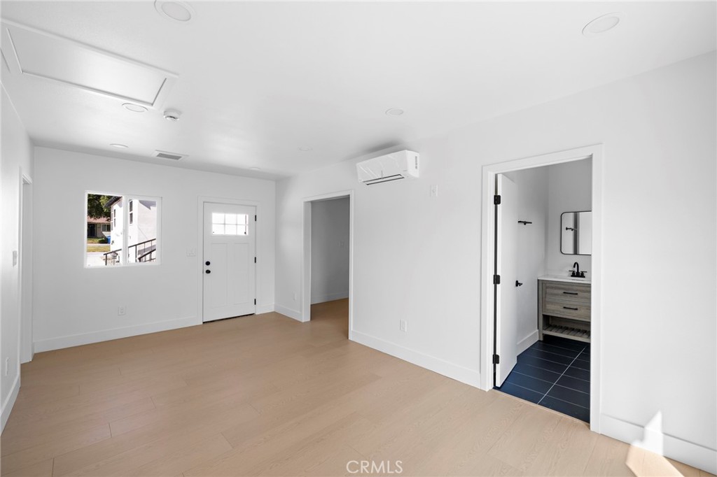 720 E Foothill
