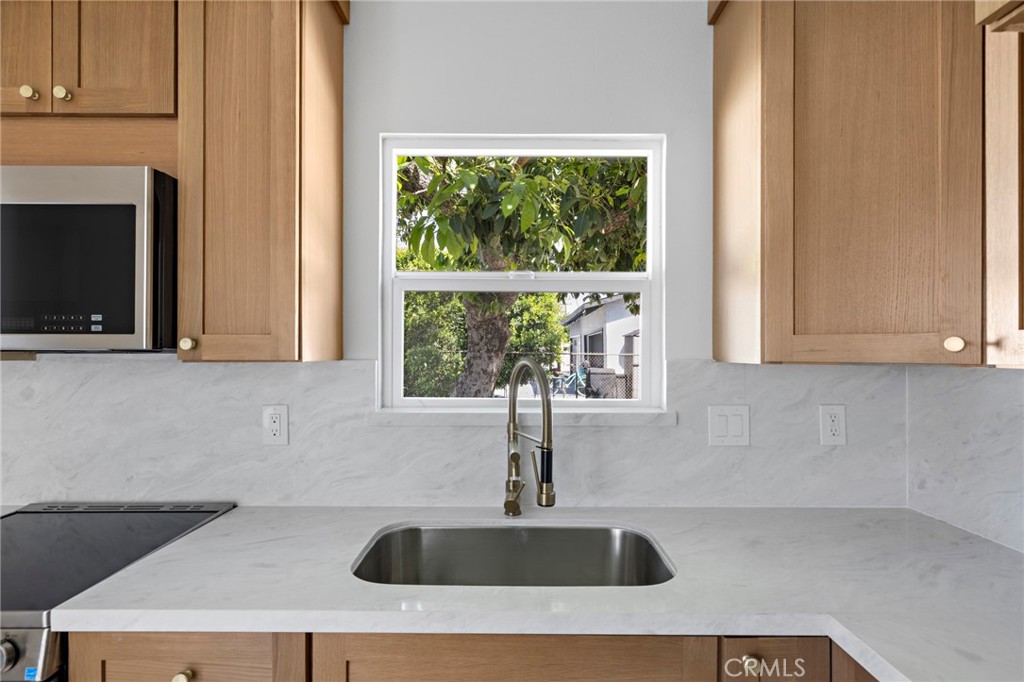 720 E Foothill