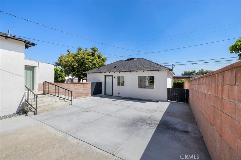 720 E Foothill