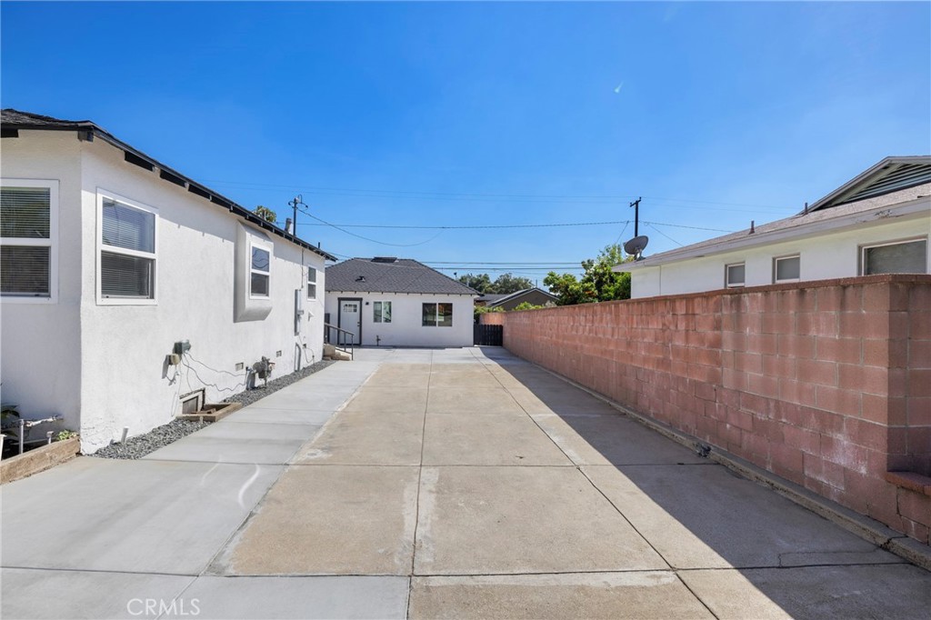 720 E Foothill