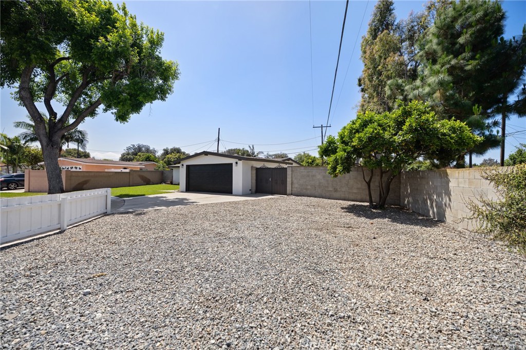 502 E Russell
