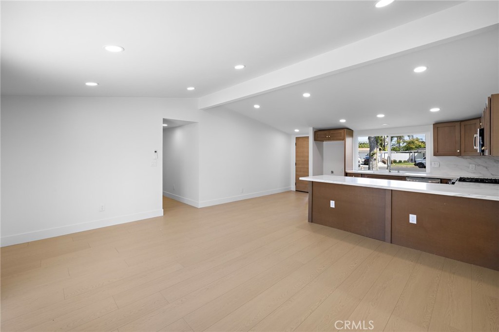 502 E Russell