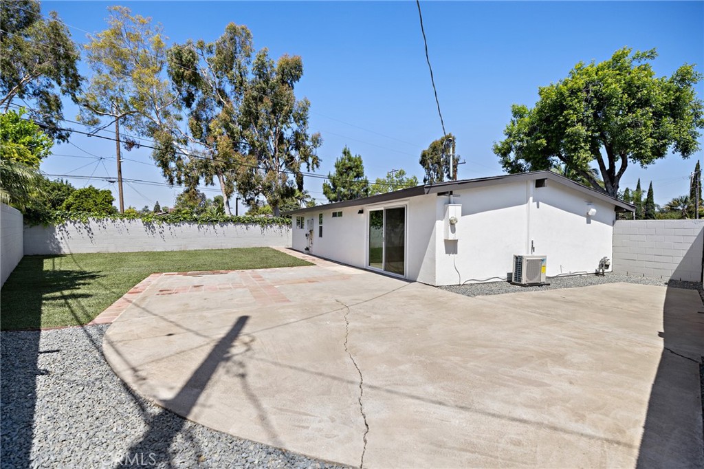 502 E Russell