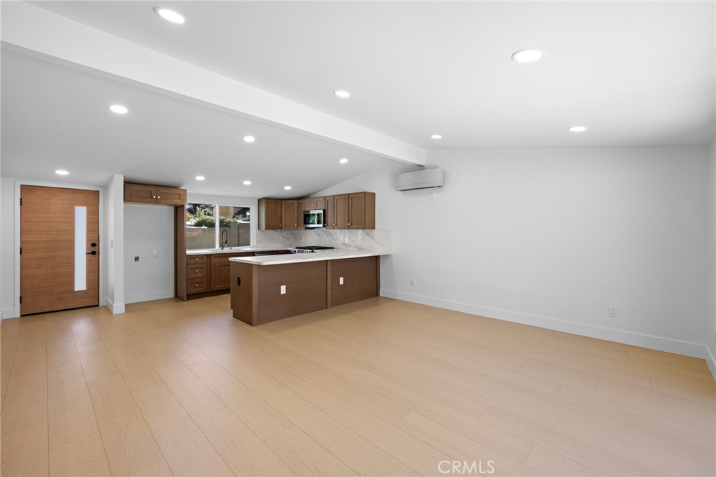 502 E Russell