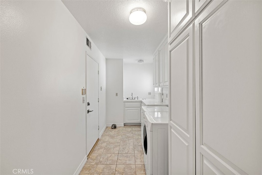 343 W Northridge