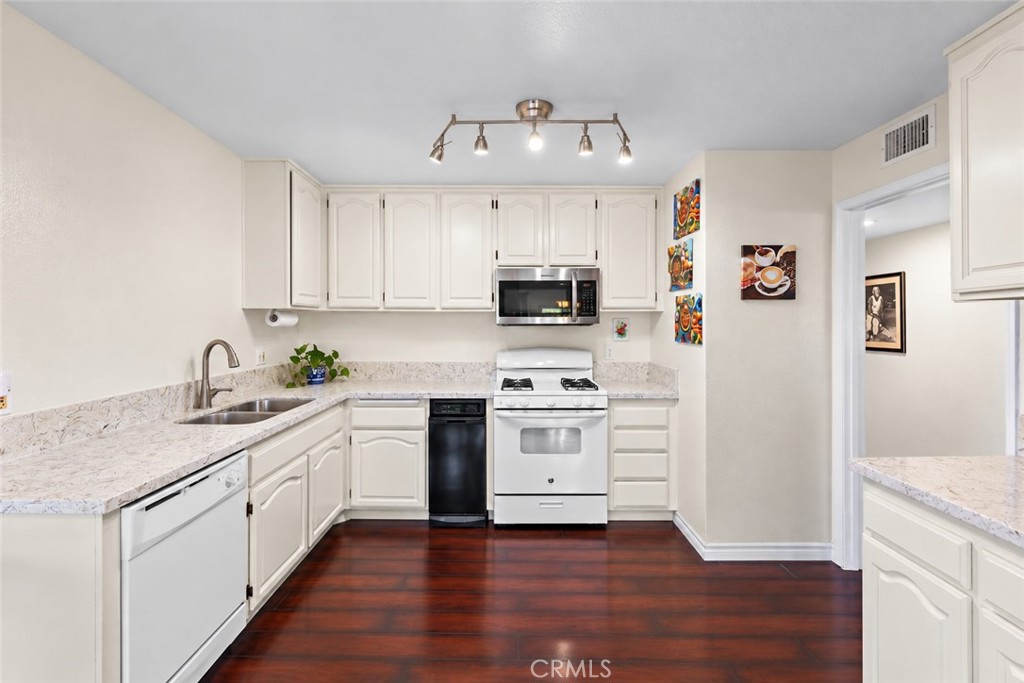 1083 Lakeview