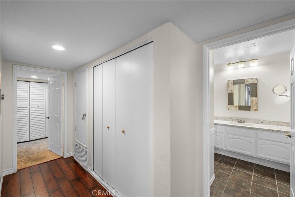 1083 Lakeview