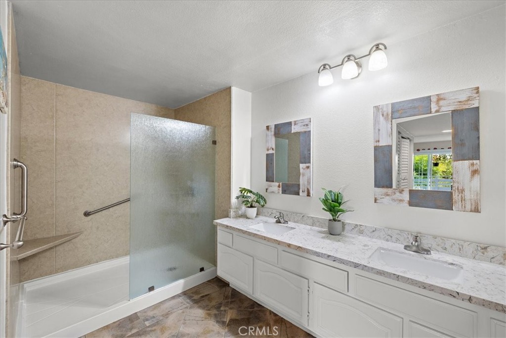 1083 Lakeview