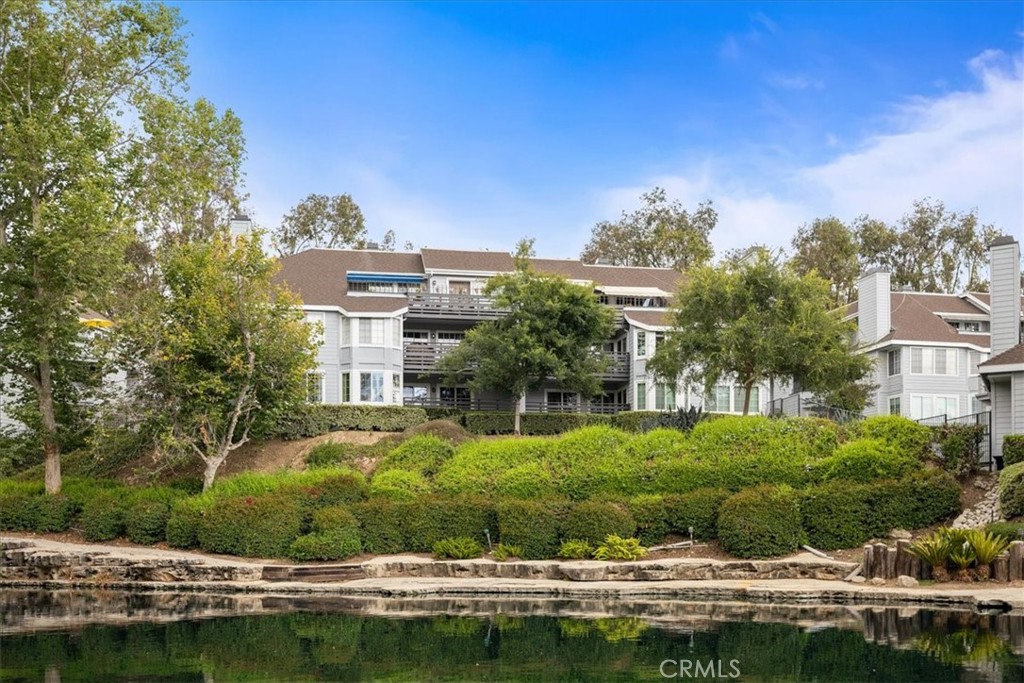 1083 Lakeview