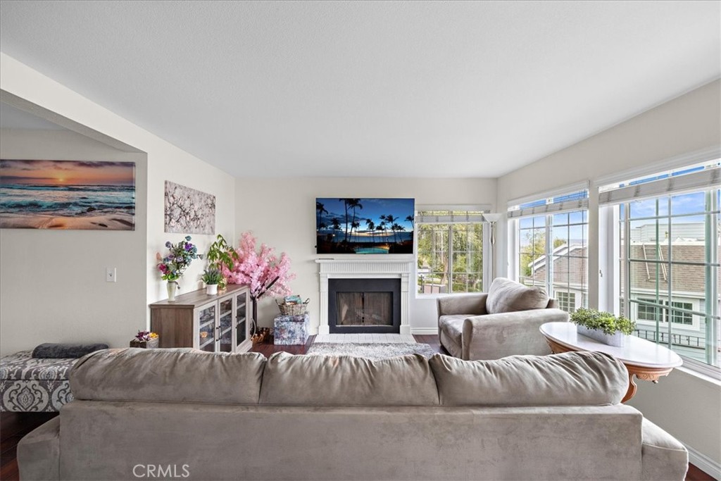 1083 Lakeview
