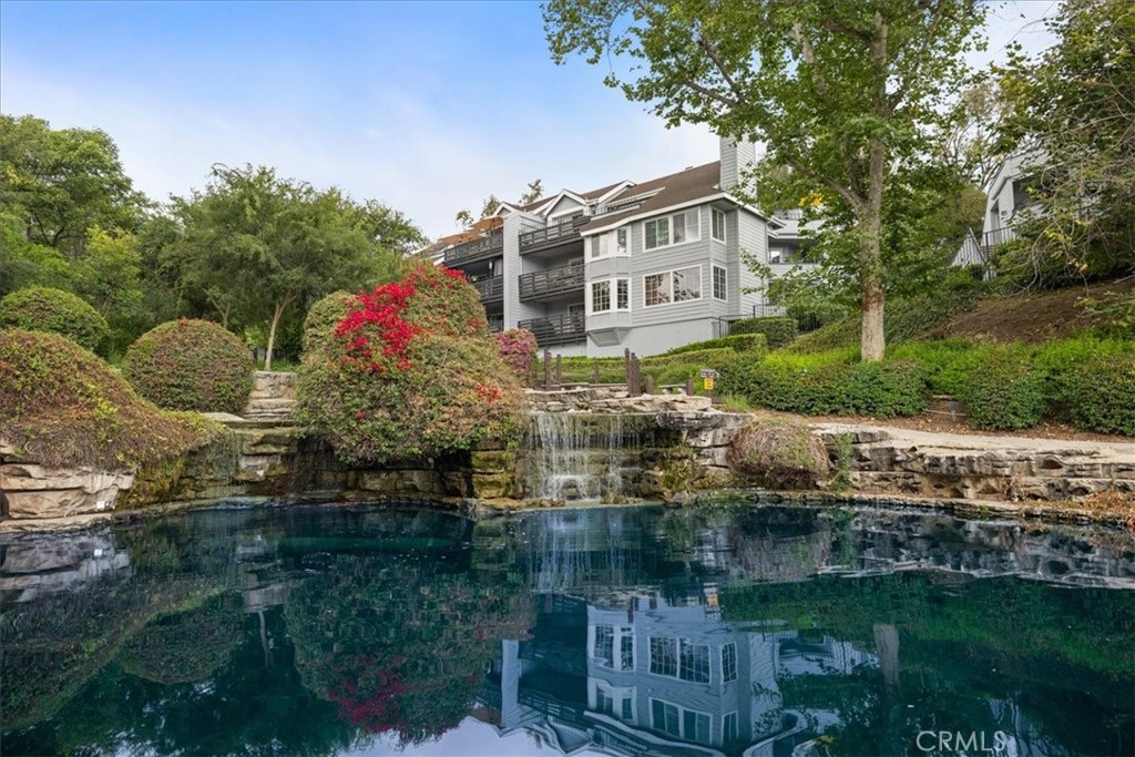 1083 Lakeview