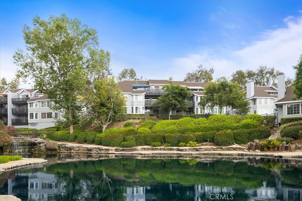 1083 Lakeview
