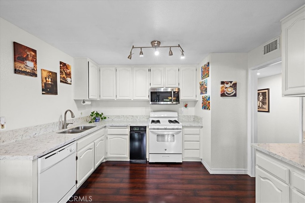 1083 Lakeview