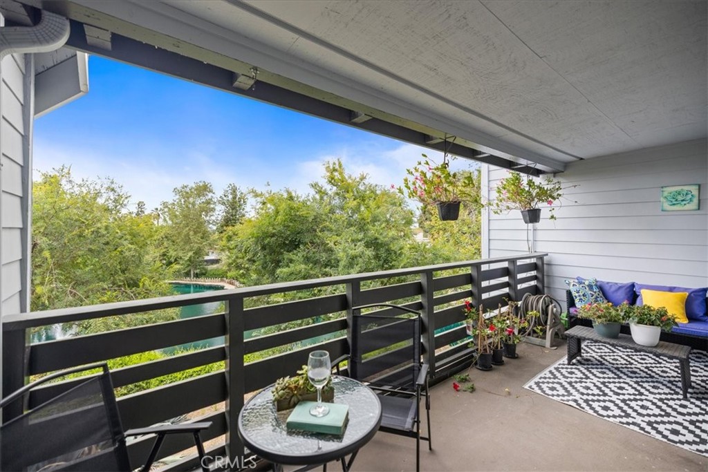 1083 Lakeview