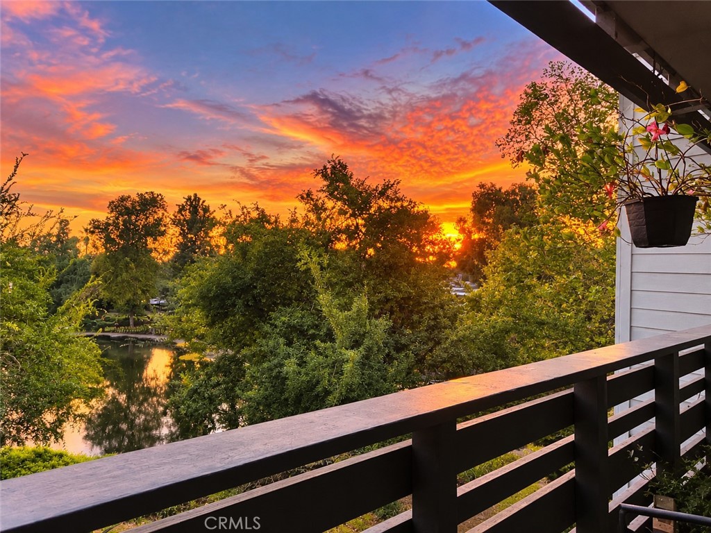 1083 Lakeview