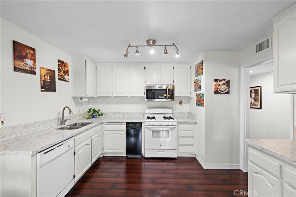 1083 Lakeview