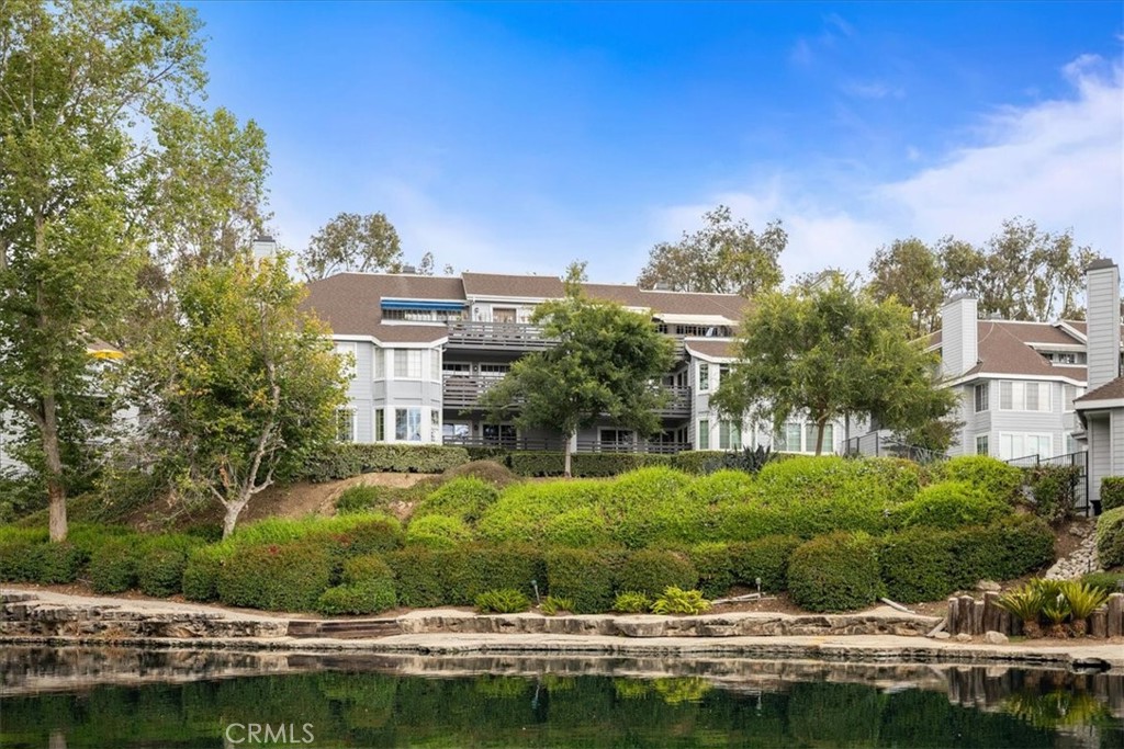 1083 Lakeview