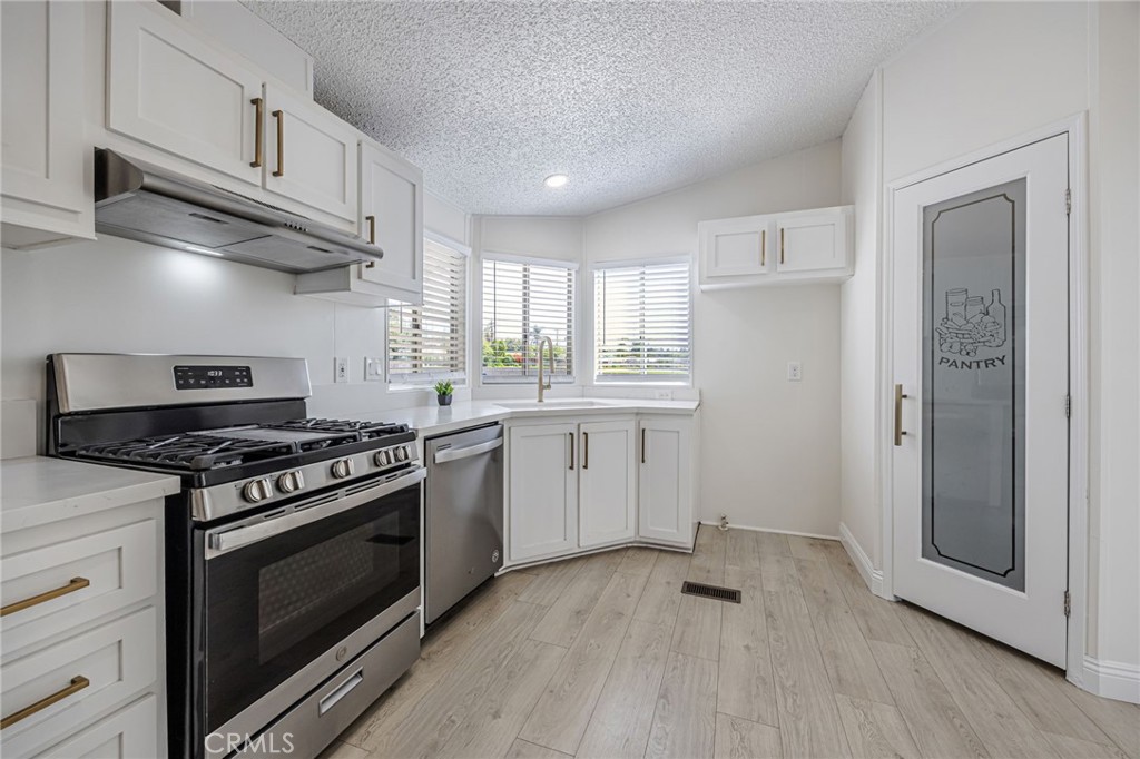 929 E Foothill Boulevard 140