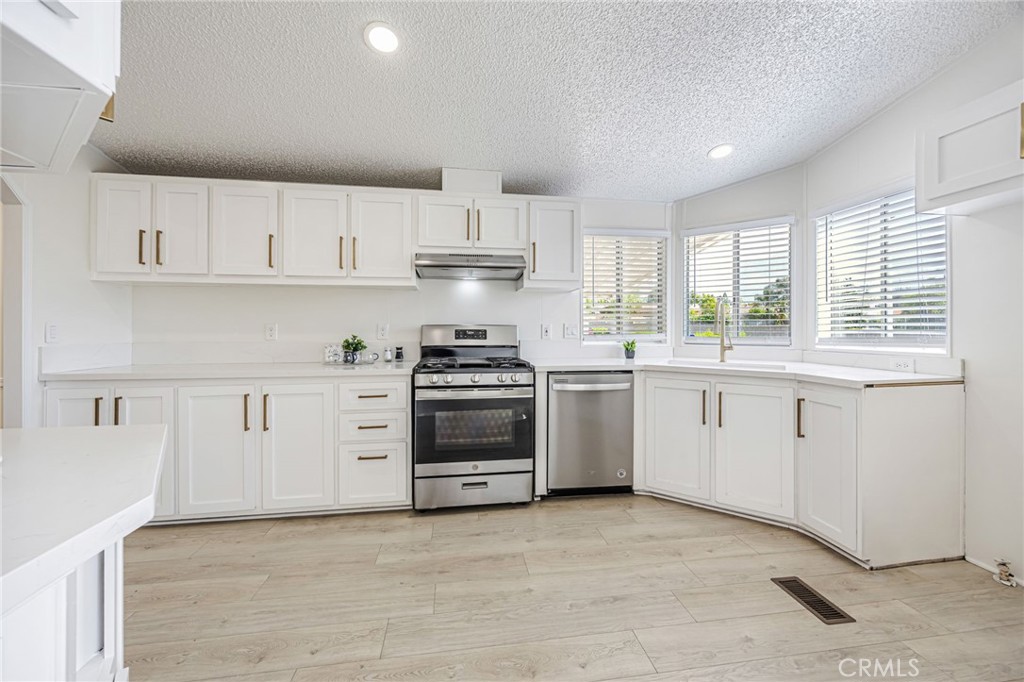 929 E Foothill Boulevard 140