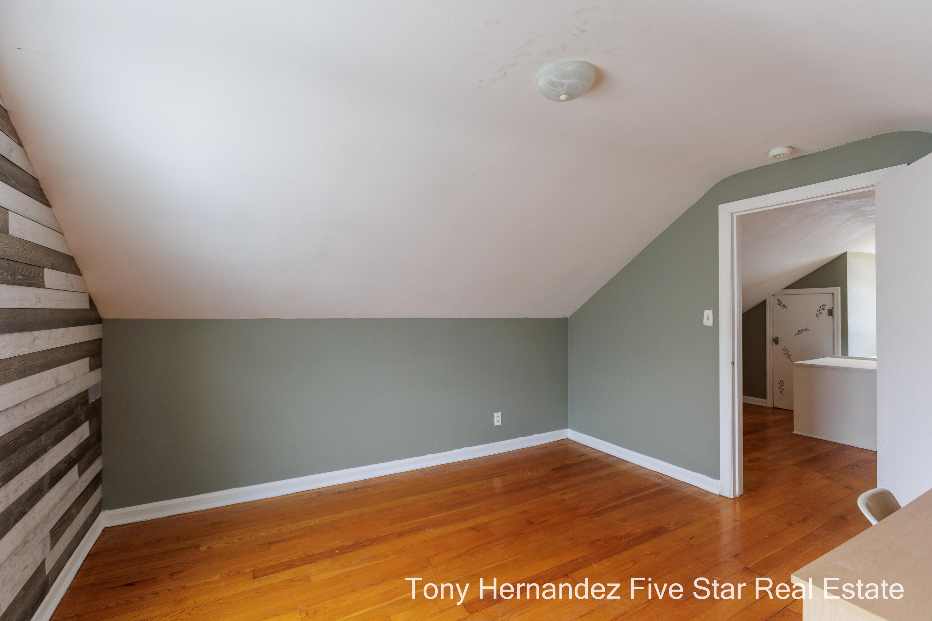 977 W Southern Avenue
