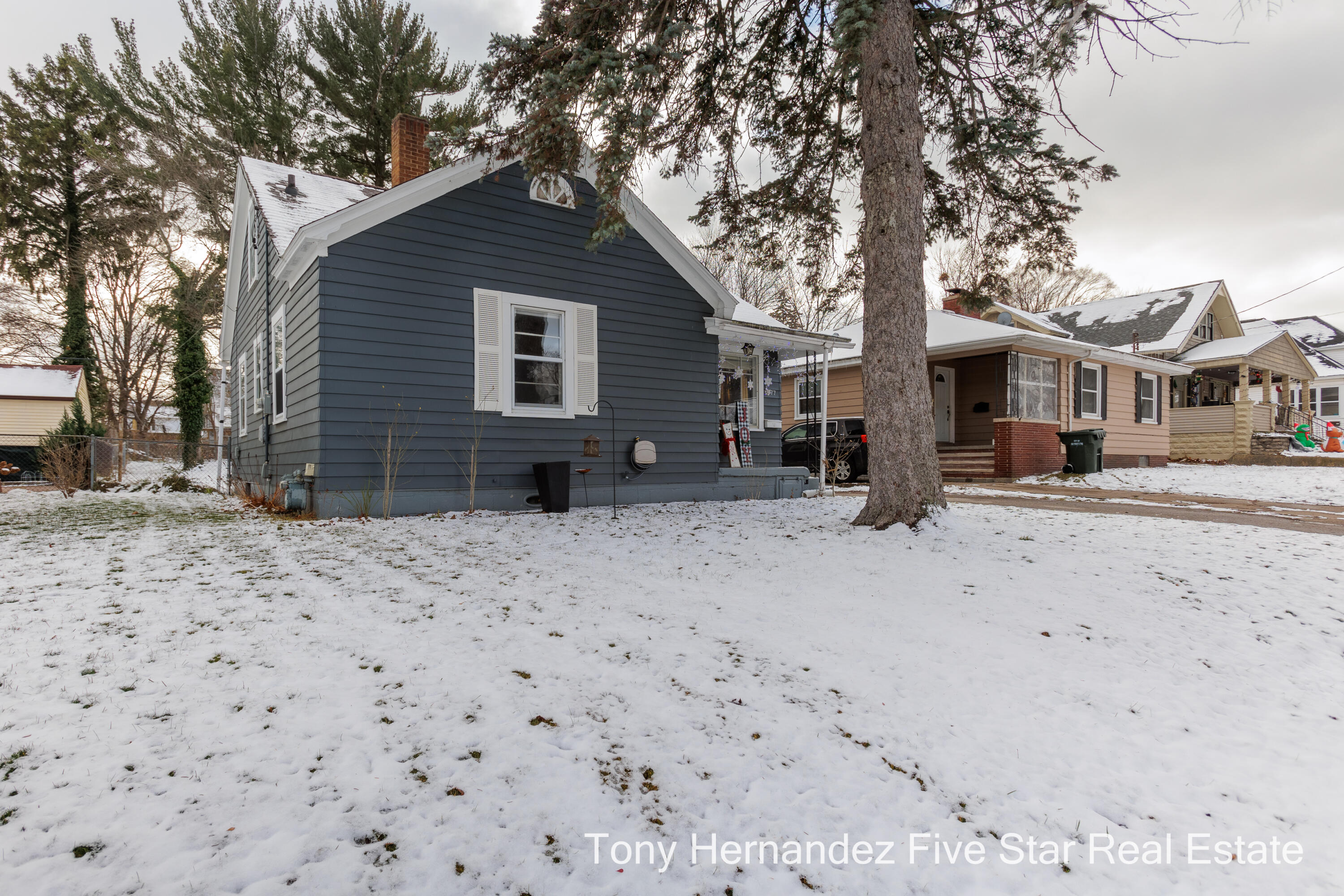 977 W Southern Avenue