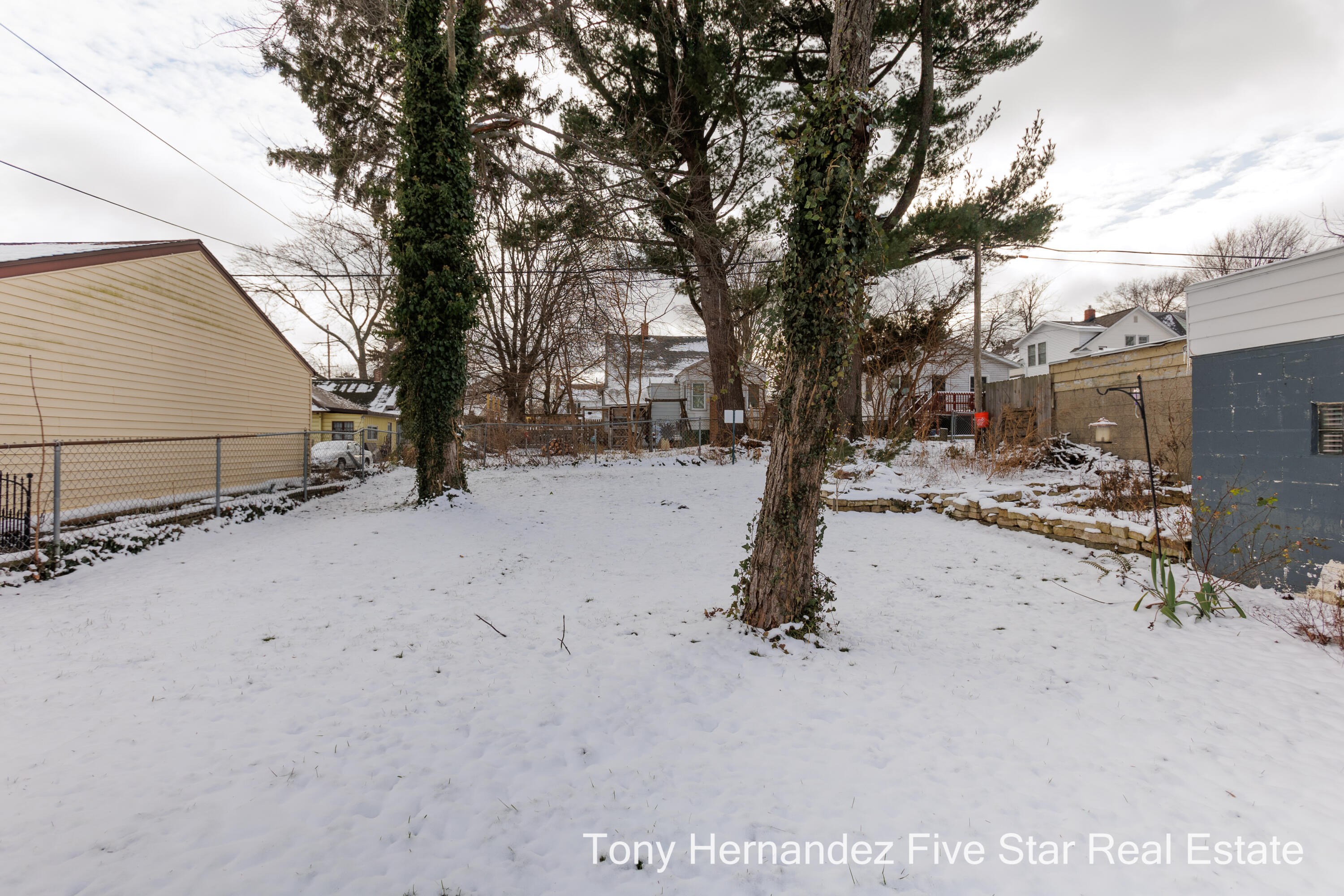 977 W Southern Avenue