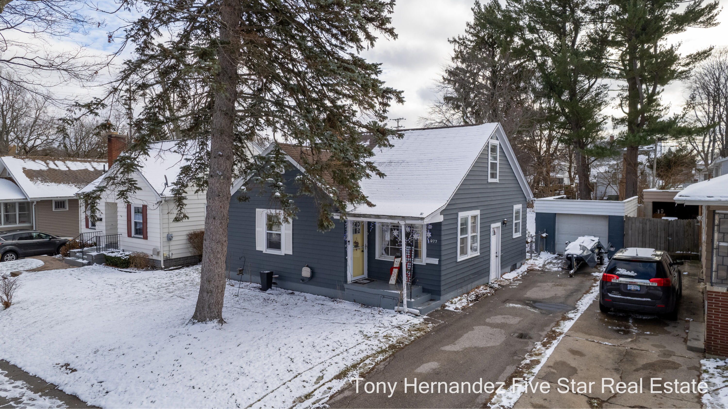 977 W Southern Avenue