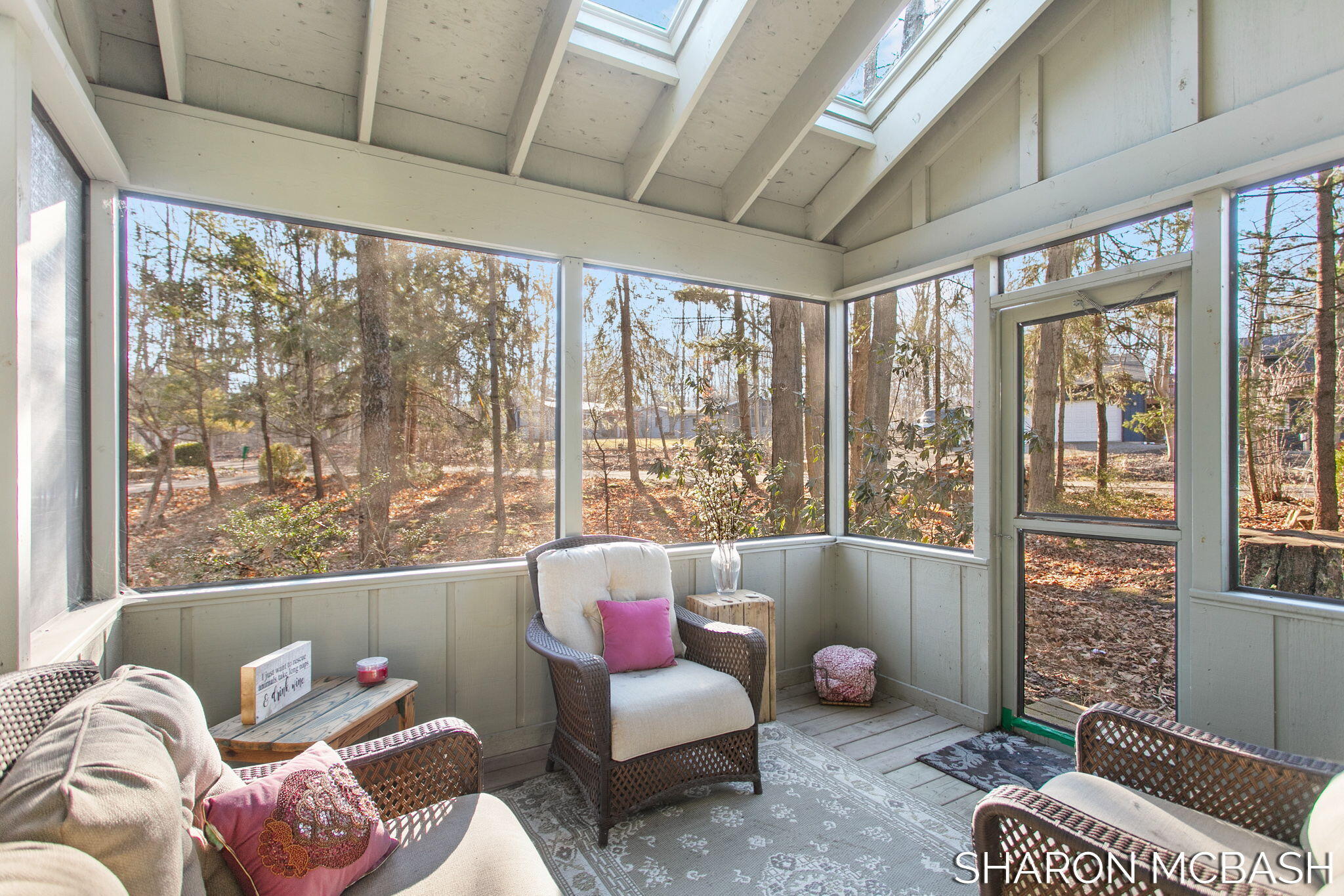 7183 Lakeview Terrace