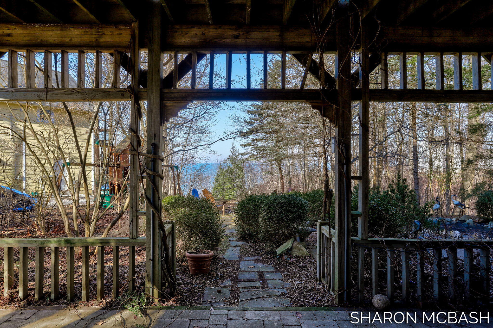 7183 Lakeview Terrace