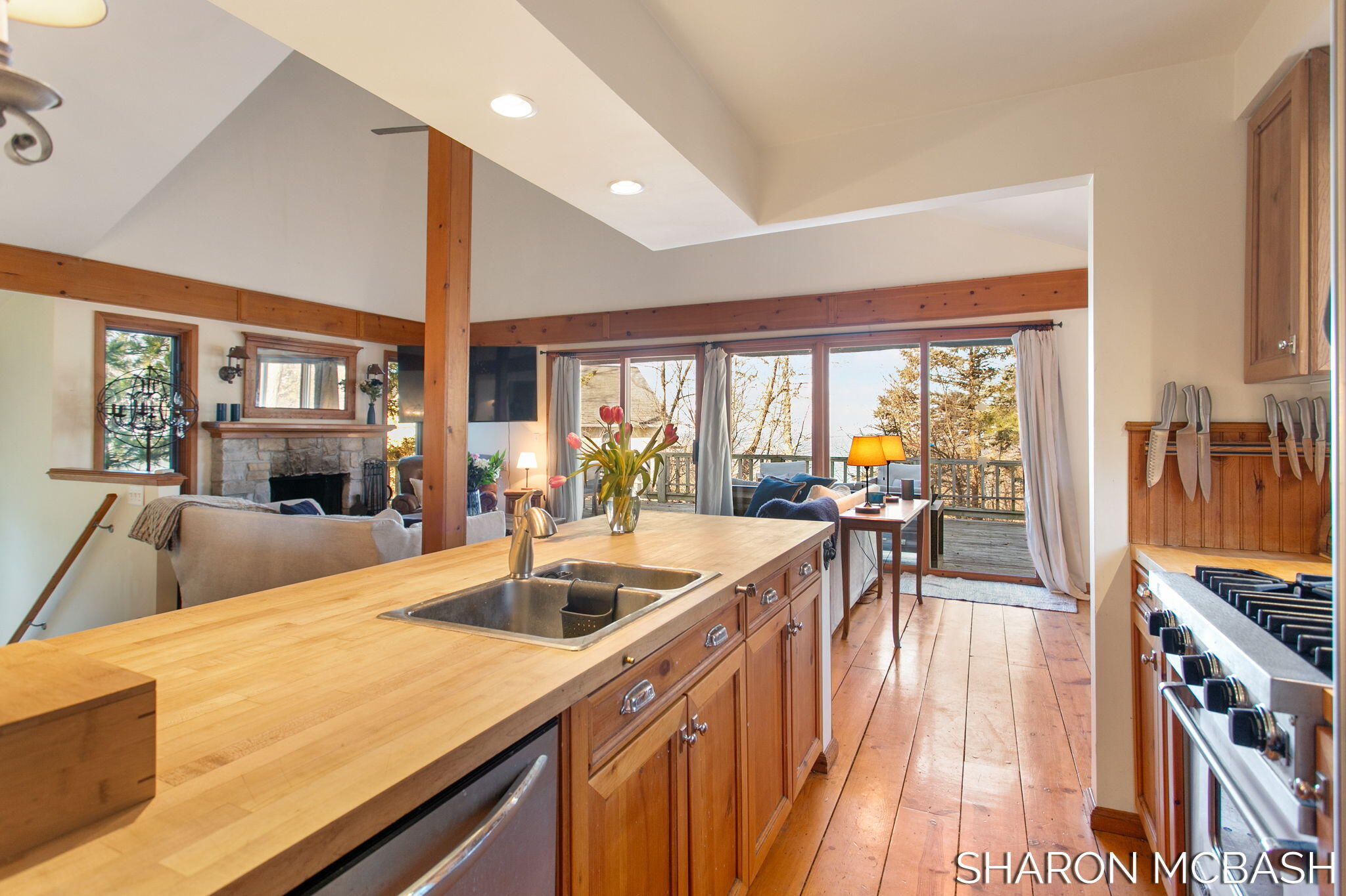 7183 Lakeview Terrace