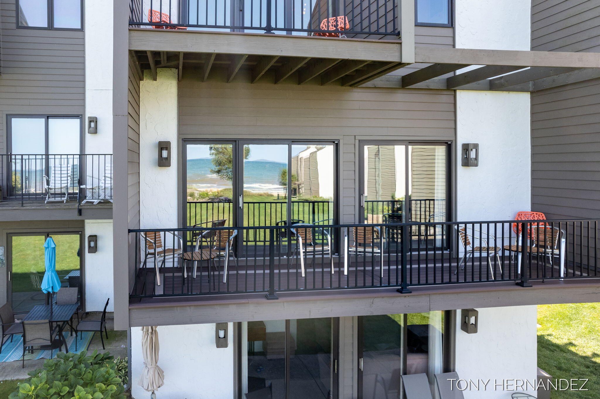 101 North Shore Drive, 2