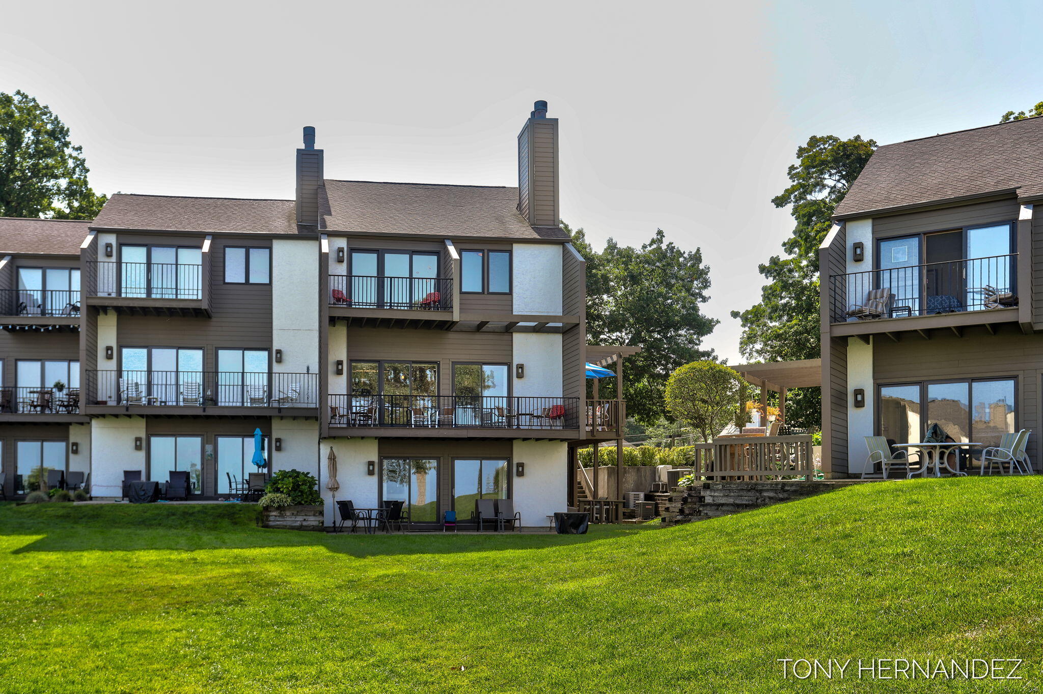 101 North Shore Drive, 2