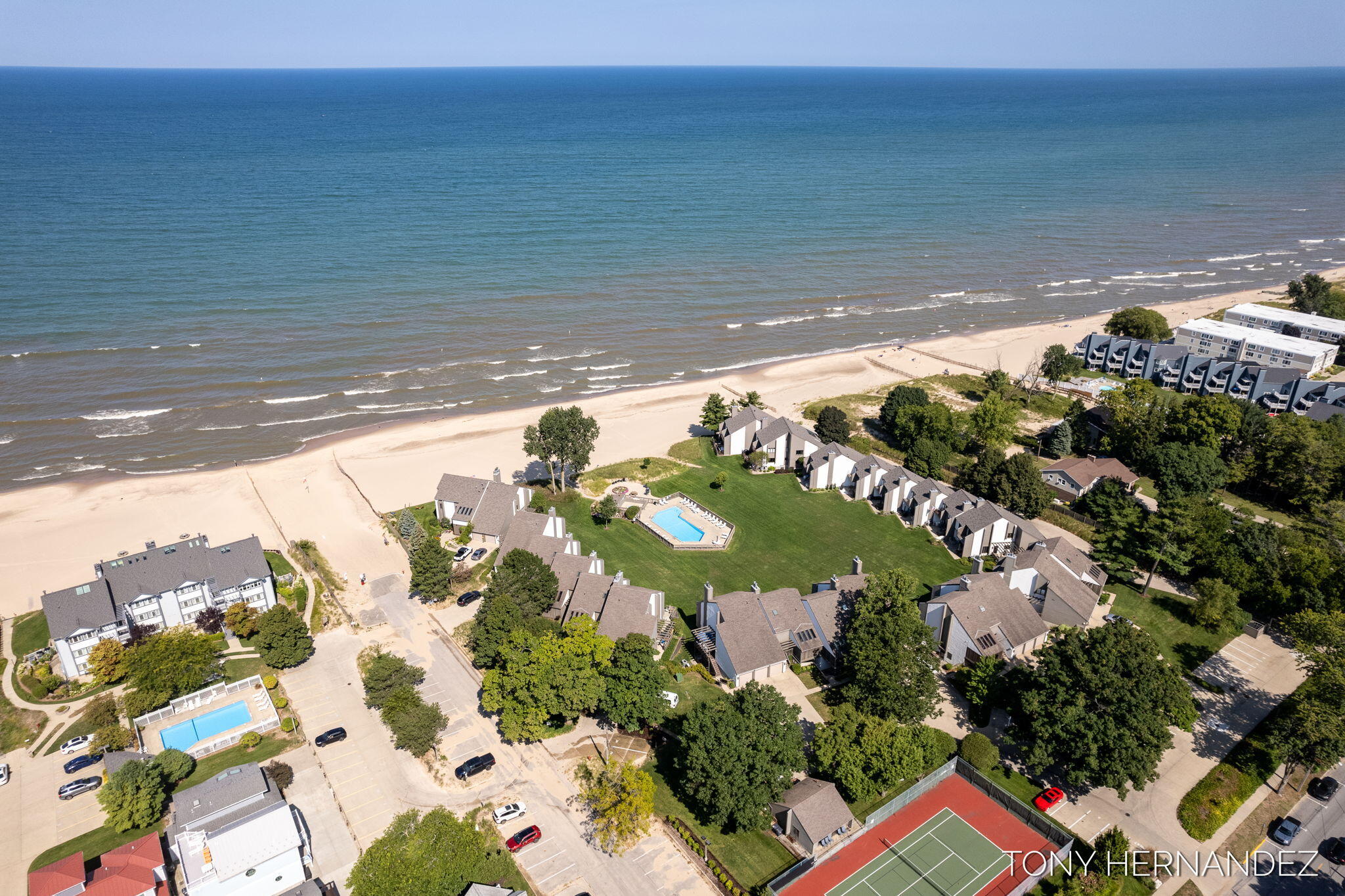 101 North Shore Drive, 2