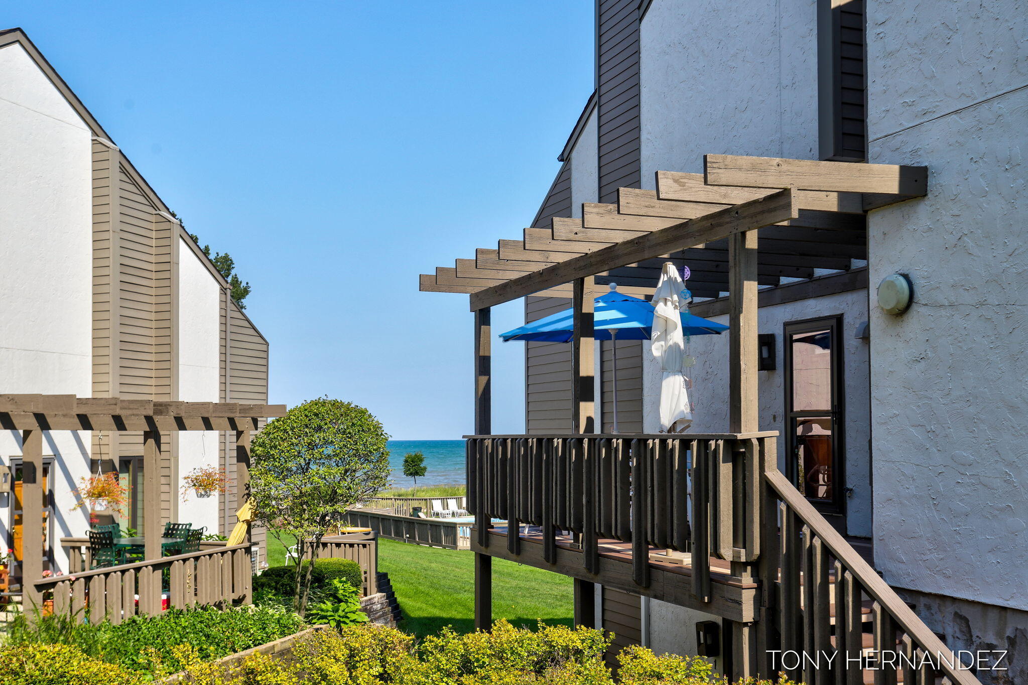 101 North Shore Drive, 2