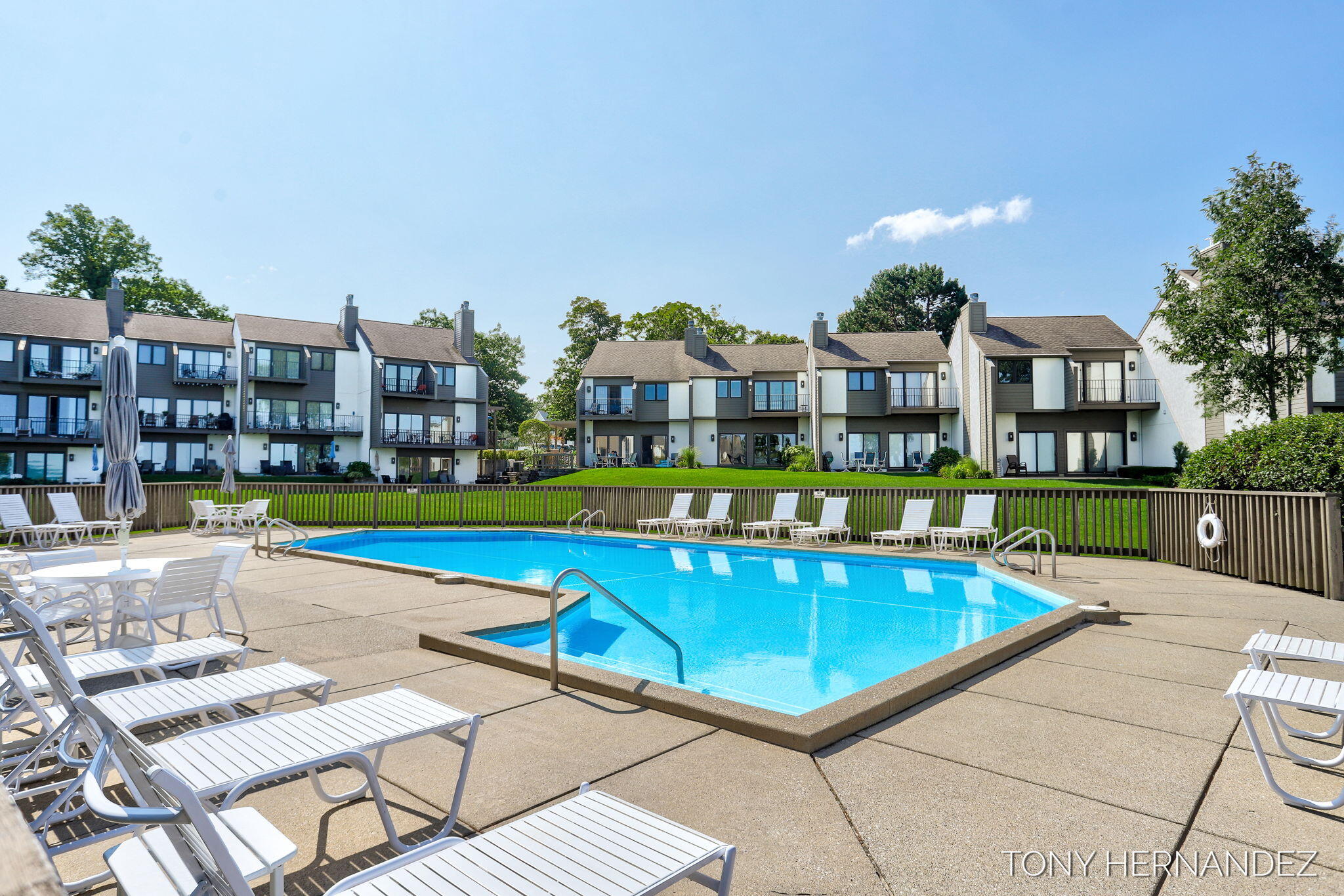 101 North Shore Drive, 2