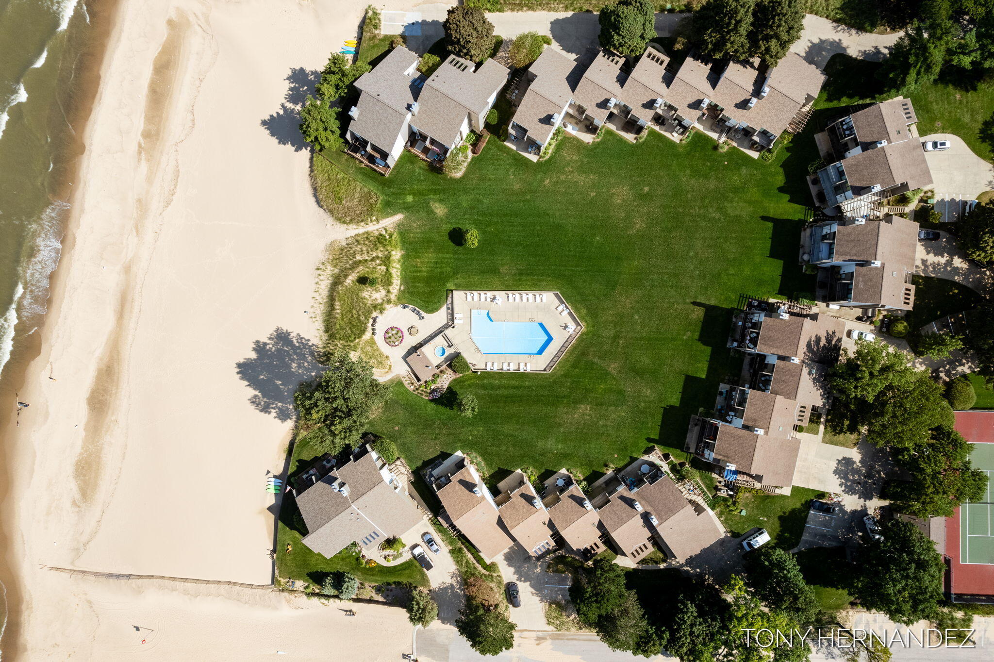 101 North Shore Drive, 2